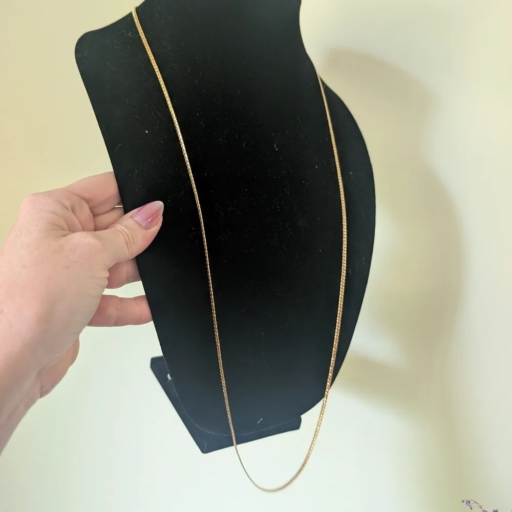 Elegant Gold Chain Necklace - Picture 4 of 8